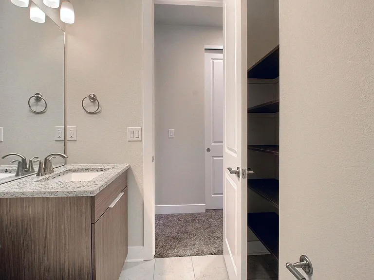 1641 King St — Photo 28