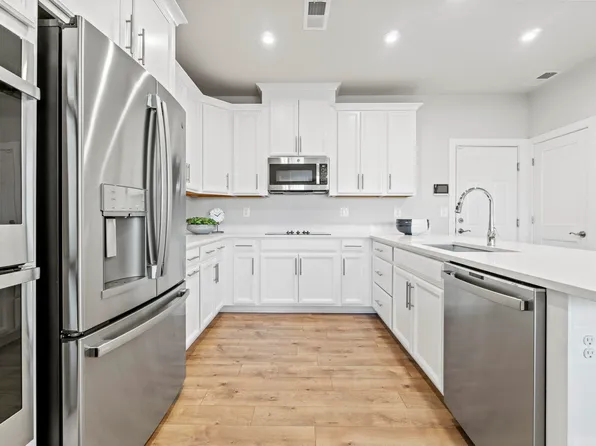 600 Hedrick Ridge Rd #108, Cary, NC 27519