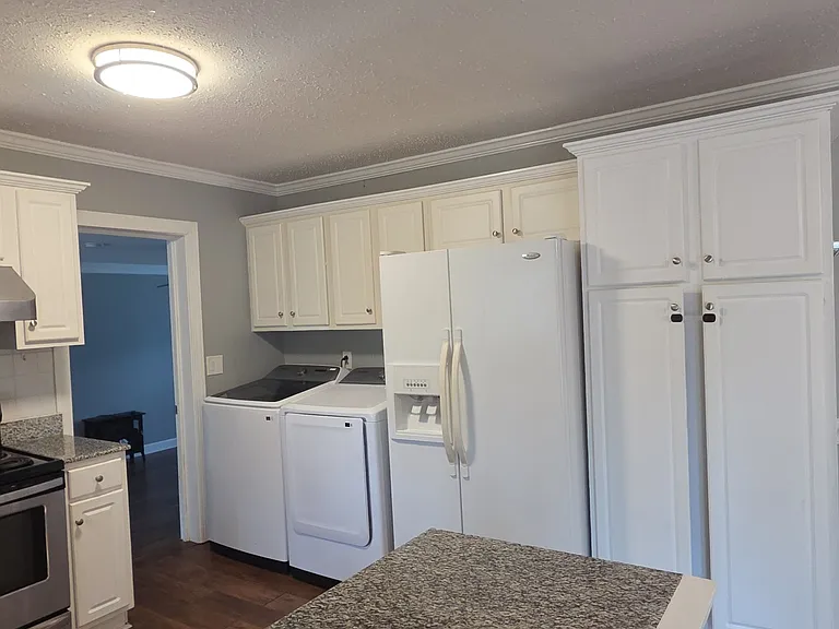 612 Dupont Dr — Photo 5