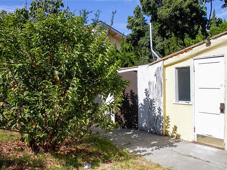 335 W Hillcrest Blvd — Photo 12