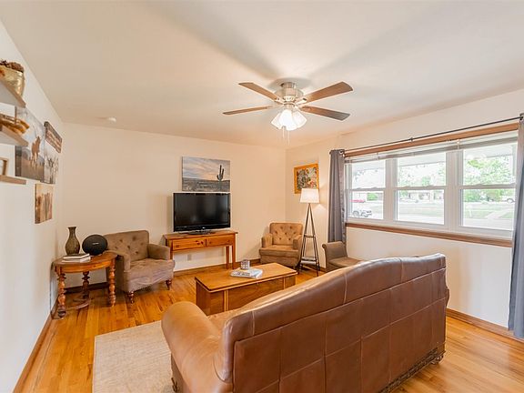 3rd image of 1423 E Willham Dr