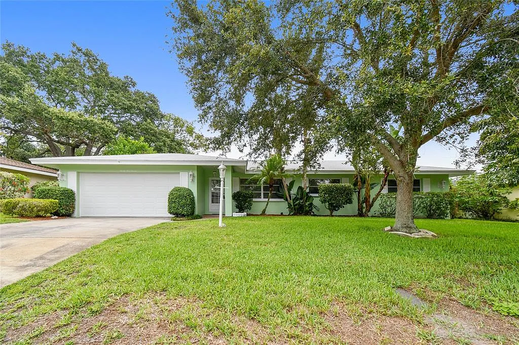 4 bed, 2.0 bath, 1689 sqft, $2,800 — Photo 1