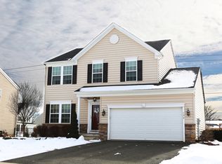 128 Dove Dr, Gilbertsville, PA 19525