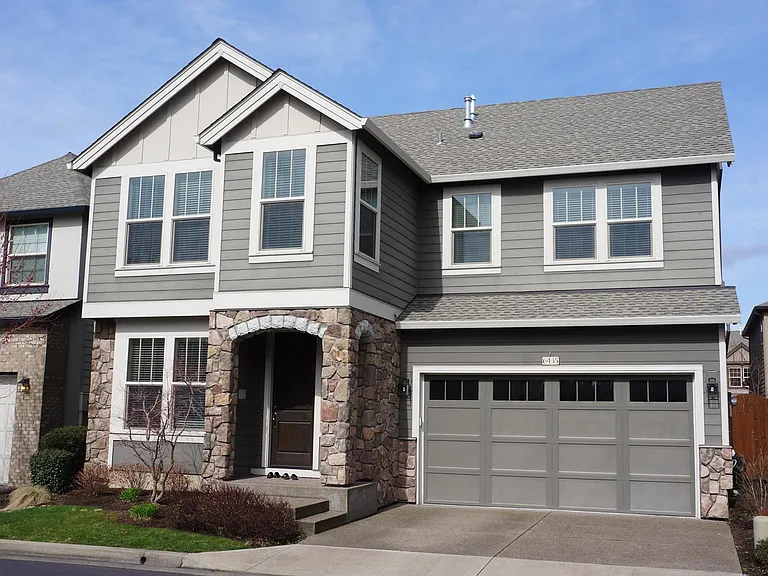6435 NE Whitewood Dr — Photo 1