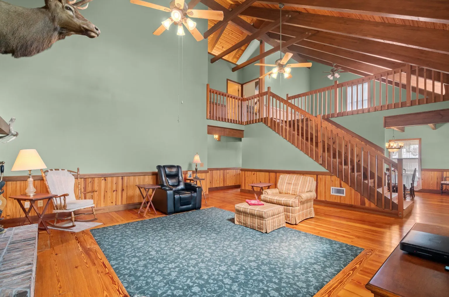 3 bed, 2.5 bath, 2400 sqft, $3,000 — Photo 4