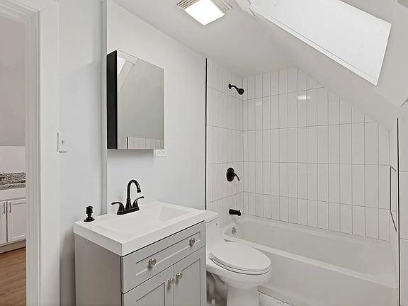 4th image of 2980 N Ridgeway Ave #3