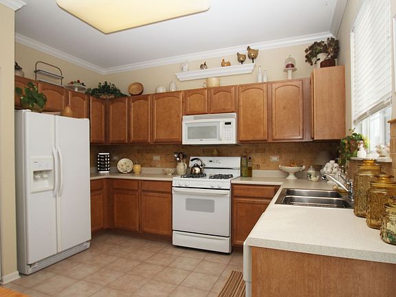 5th image of 937 March St