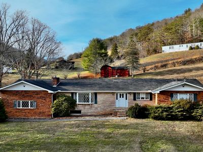 20 Canterbury School Rd, Hinton, WV, 25951