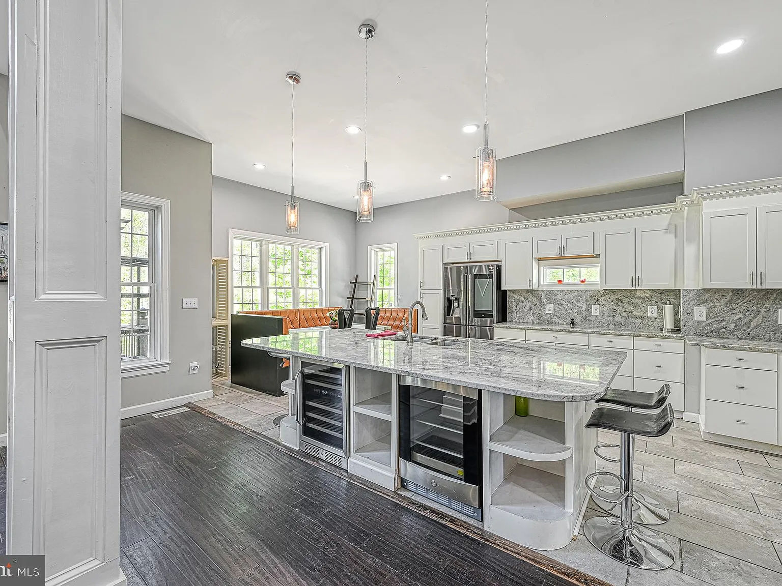 6 bed, 5.5 bath, 9000 sqft, $5,900 — Photo 2