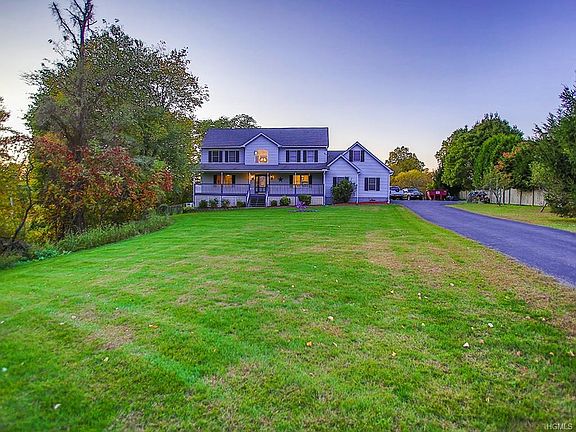 3rd image of 44 Rolling Meadow Ct