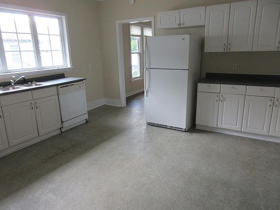 3rd image of 107 W Howard St