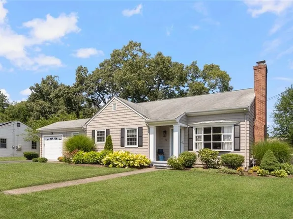 5 Beverly Dr, Lincoln, RI 02865