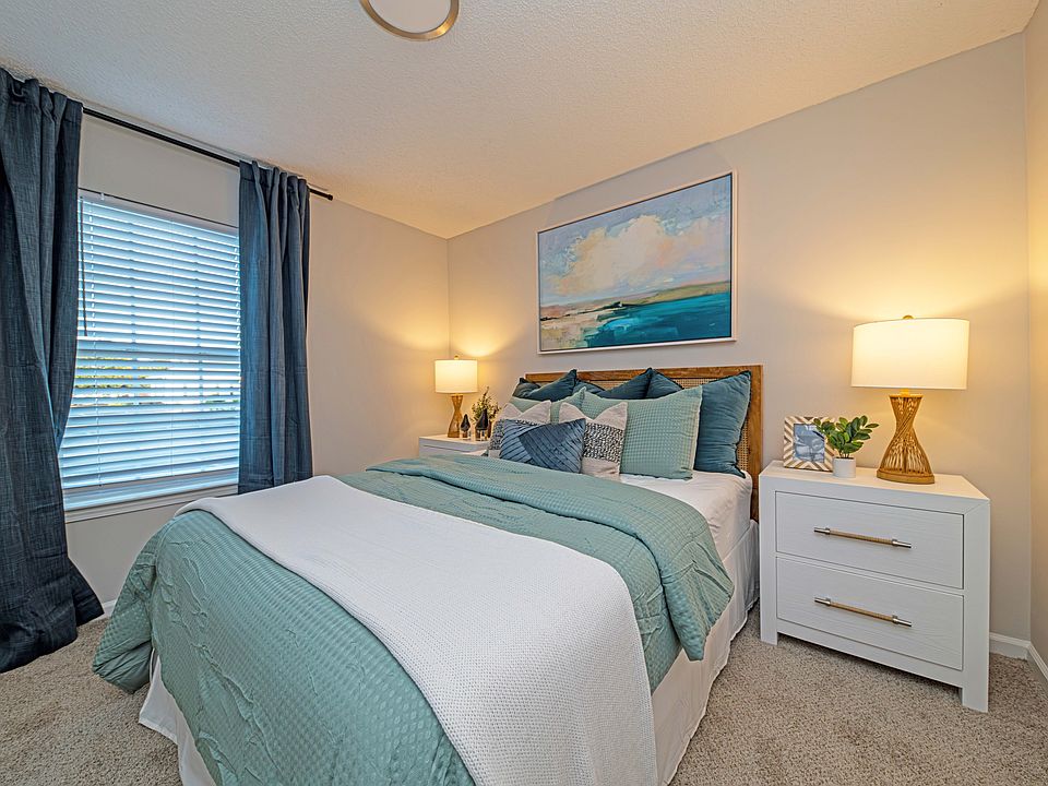 Bedroom with carpet