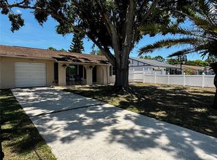 13122 Cumberland Dr, Largo, FL 33773