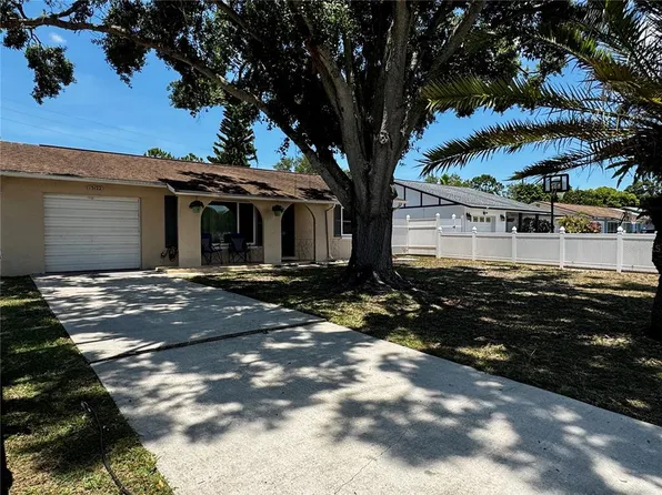 13122 Cumberland Dr, Largo, FL 33773