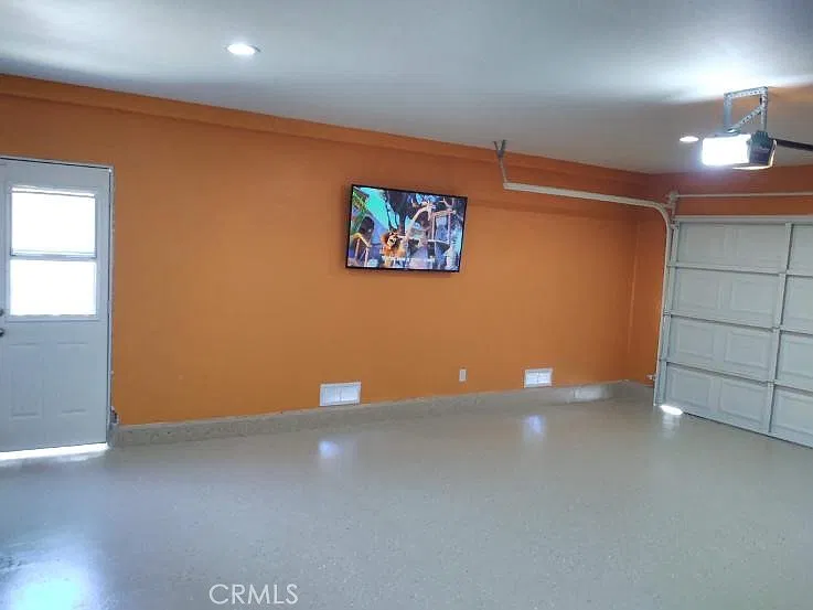 3 bed, 1365 sqft, $3,000 — Photo 3