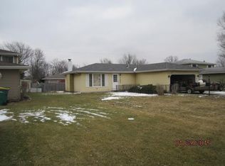 7495 Whitcomb St, Merrillville, IN 46410