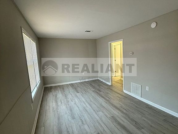3rd image of 32 Mary St #10