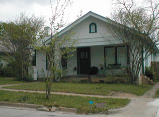 1721 Clover Ln, Fort Worth, TX 76107
