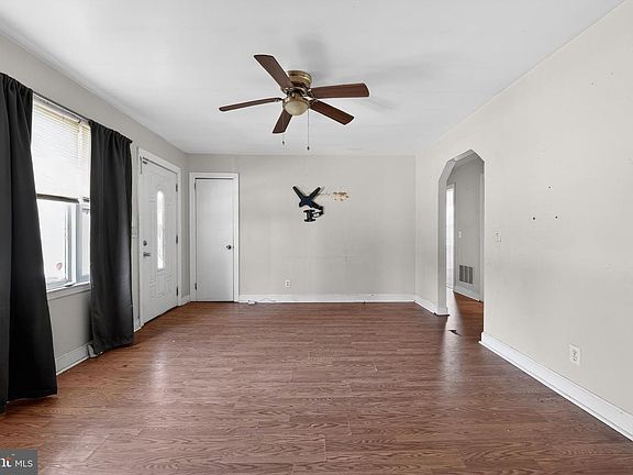 3rd image of 1167 Crawford Rd