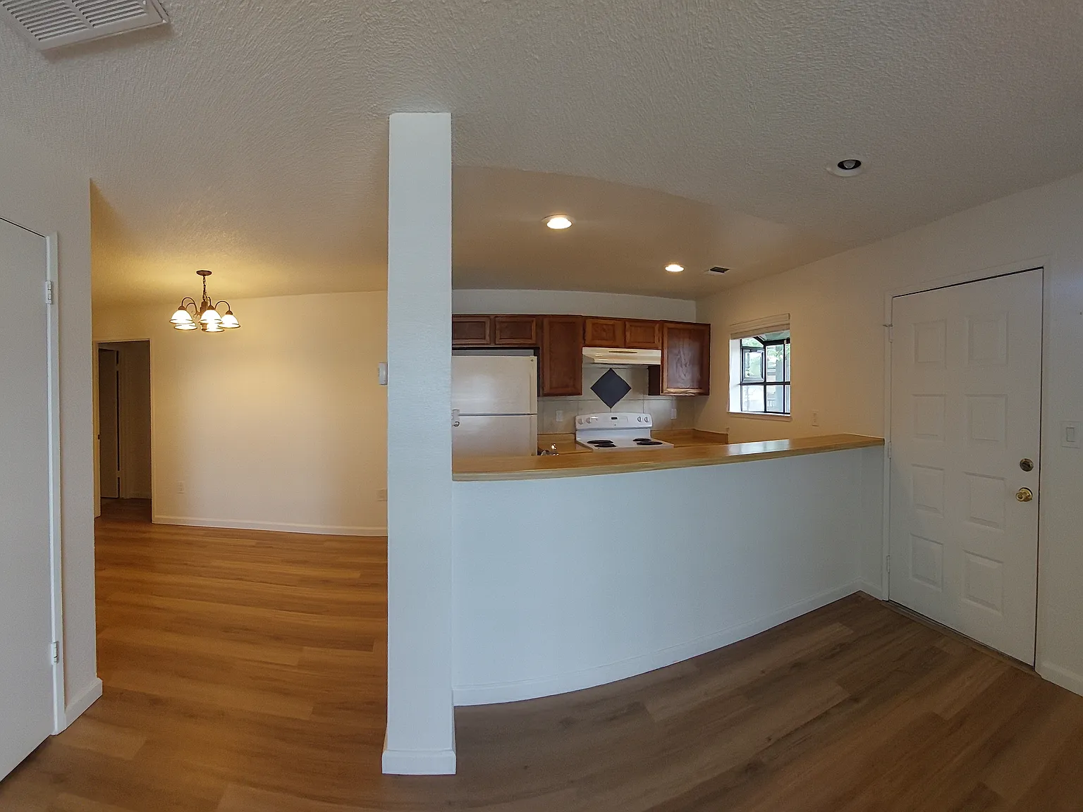 2 bed, 1001 sqft, $1,735 — Photo 2