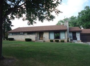 3658 S 103rd St, Greenfield, WI 53228