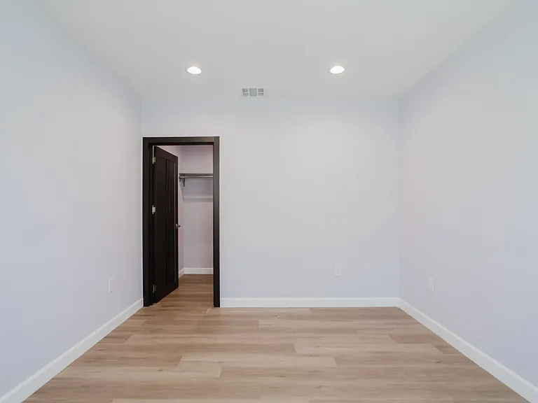 6550 Beeman Ave — Photo 19