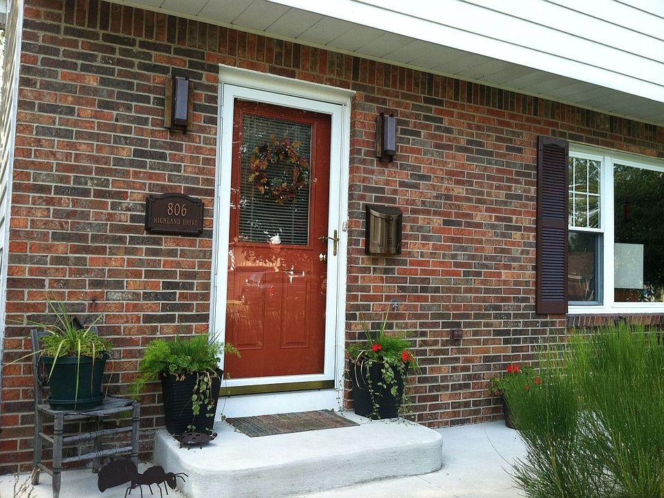 1st image of 806 Highland Dr