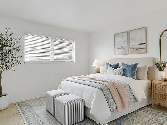 5th image of 711 SE 15th St APT 5