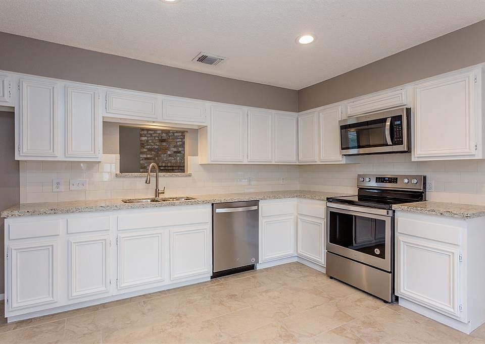 1st image of 3503 Palm Grove Dr