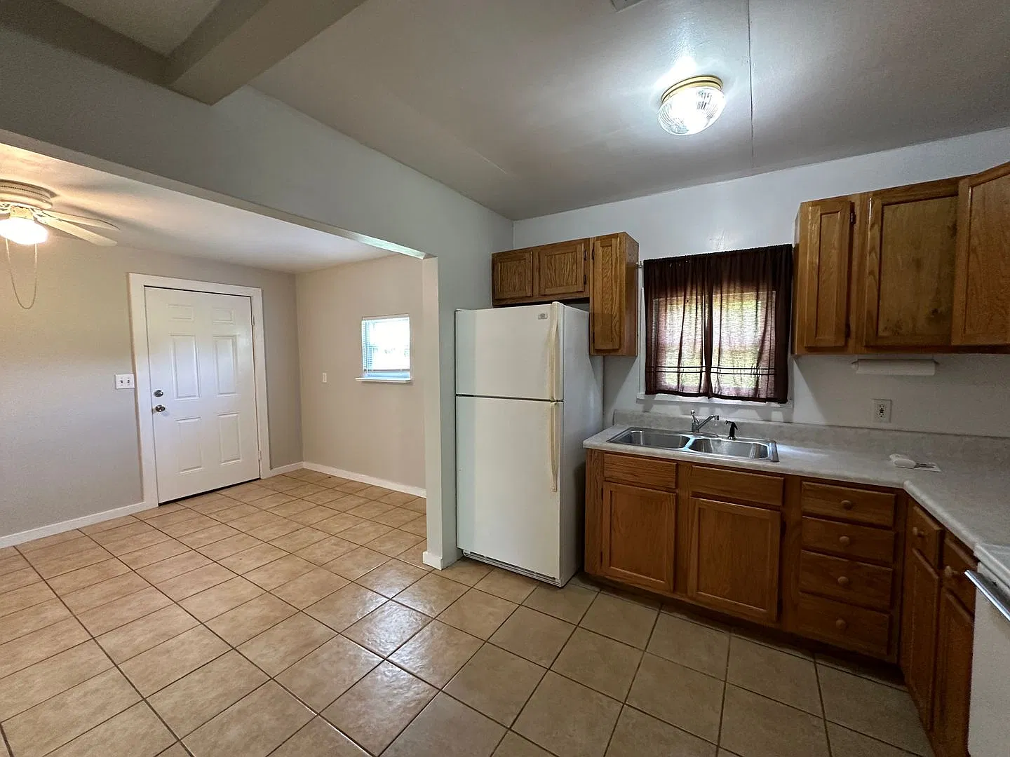 2 bedroom 1 bath with bonus room ~ lawn care included! — Photo 4