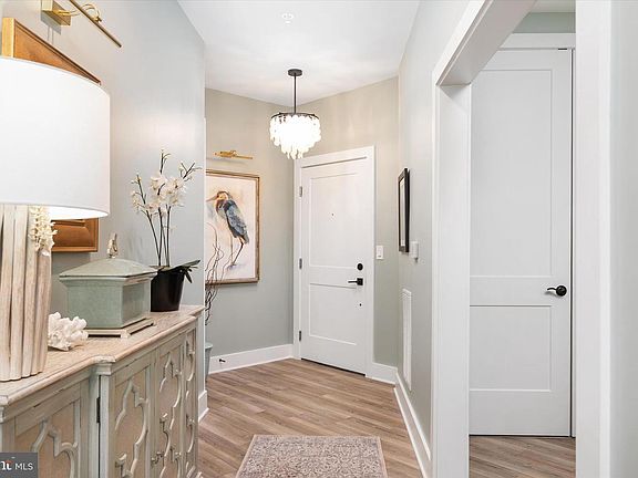 3rd image of 78 Old Mill Bottom Rd N #211