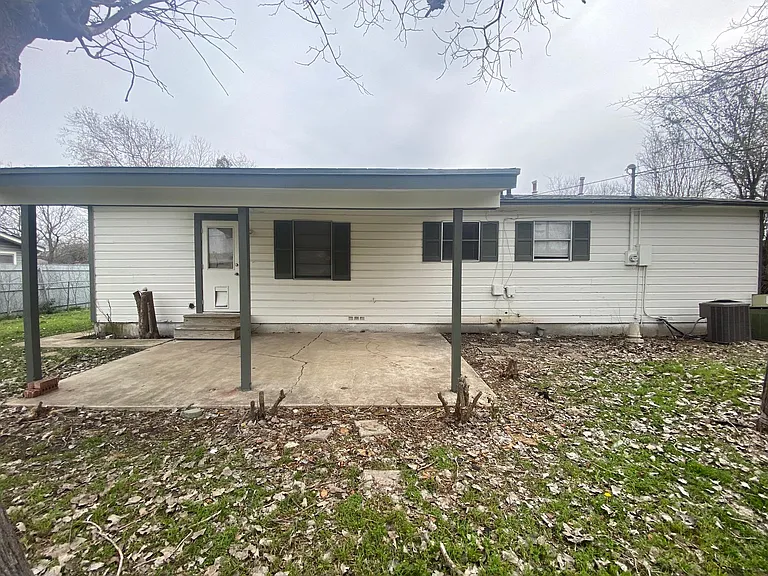 904 Mary St — Photo 3