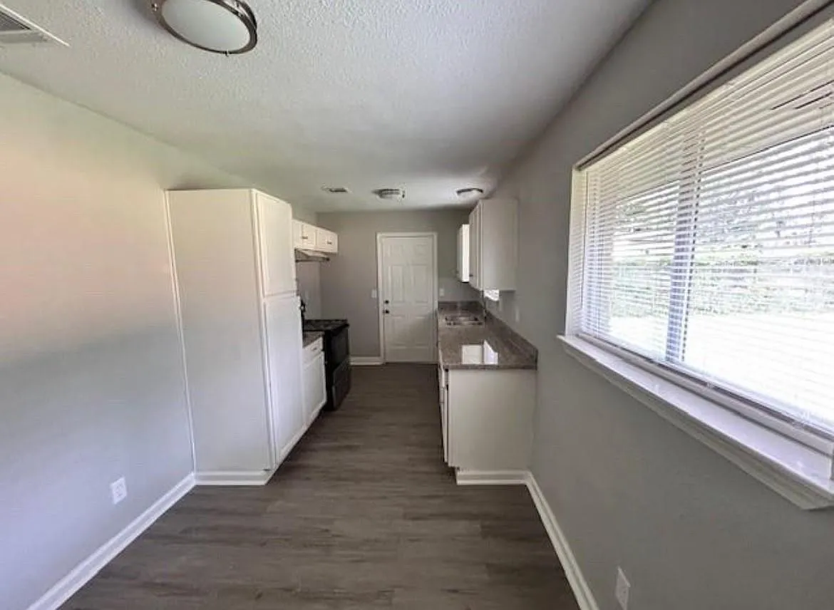 4 bed, 1.5 bath, 1166 sqft, $1,850 — Photo 4