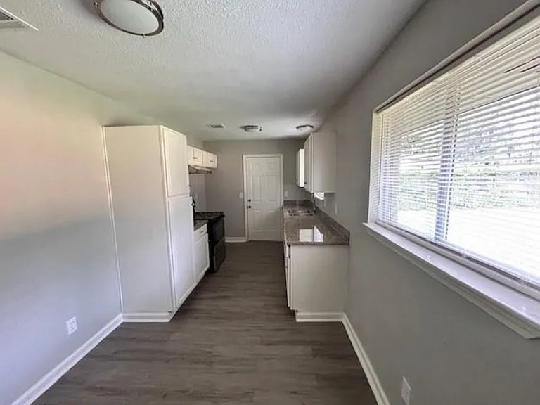 11122 Dalebrook Dr — Photo 4