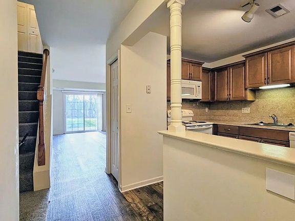 3rd image of 43 Ramsgate Ln