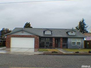 220 S 3rd Ave, Oakdale, CA