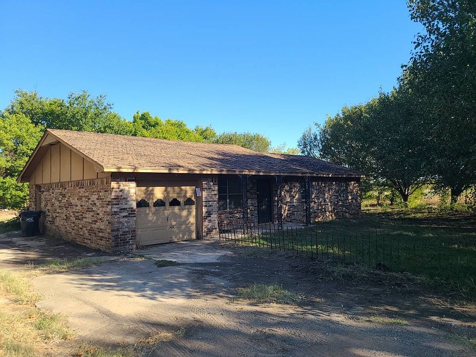 2nd image of 1604 Mimosa St