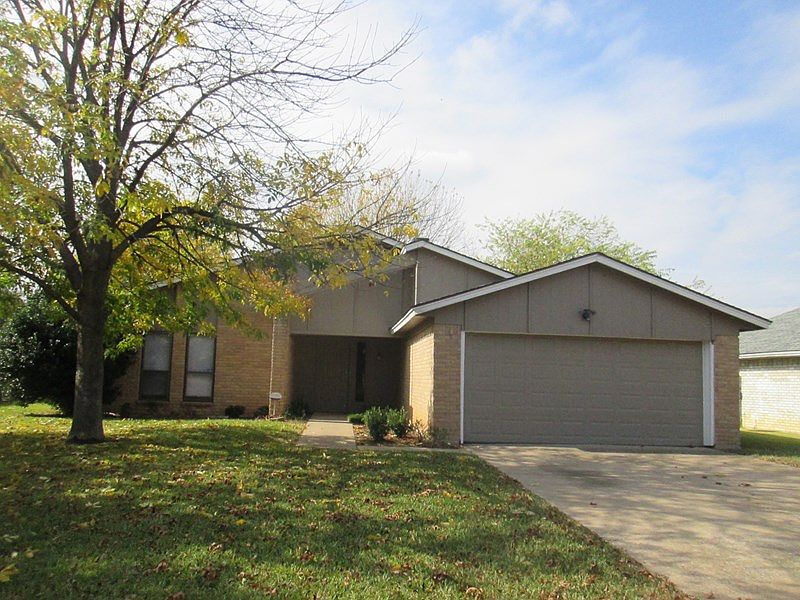 1st image of 7700 Creekmoor Dr