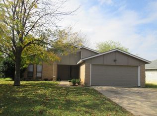 7700 Creekmoor Dr, Fort Worth, TX 76133
