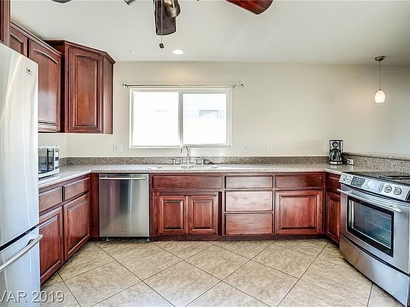 4th image of 3972 Chinchilla Ave