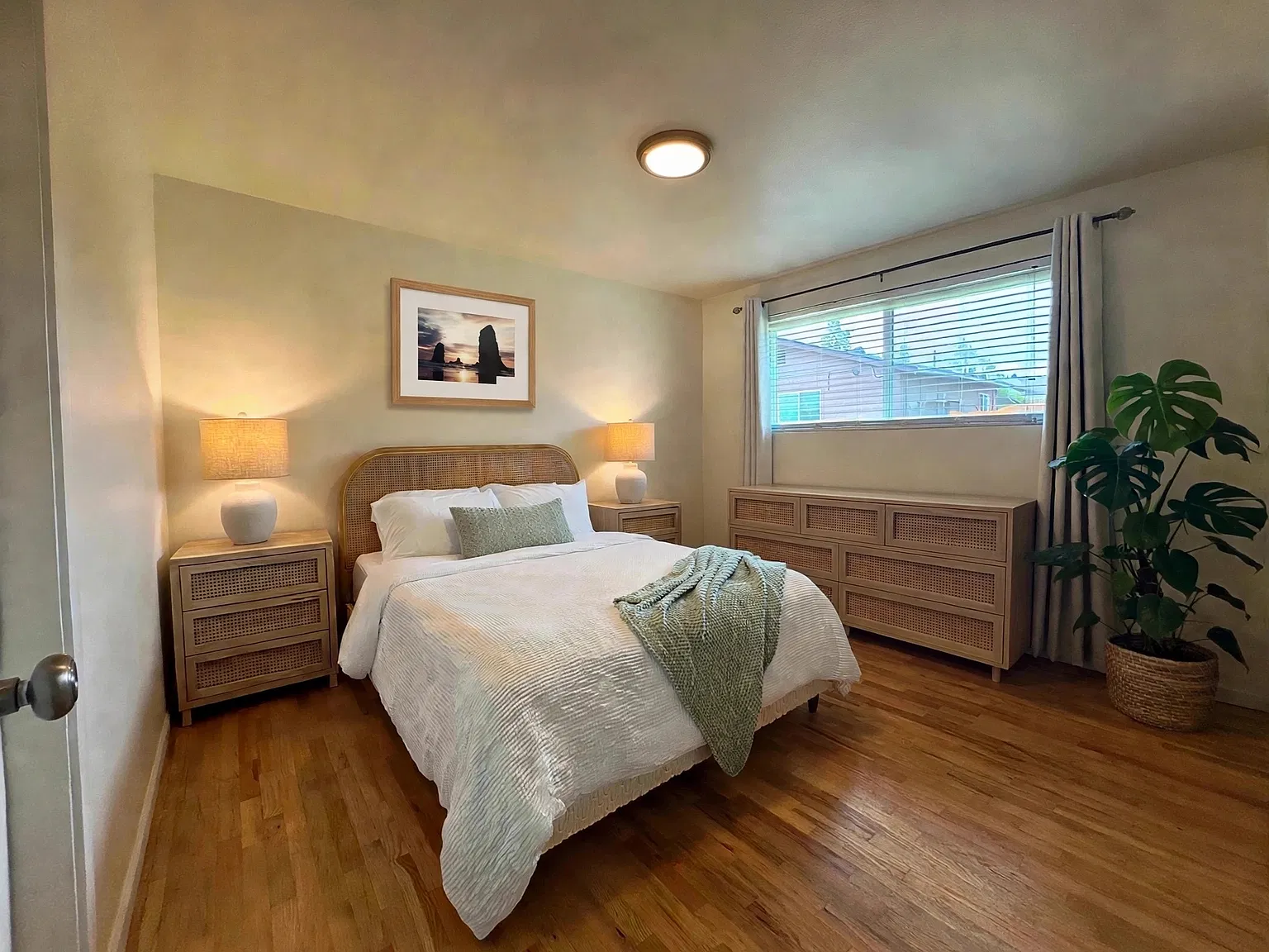 7638 S Sheridan Ave — Photo 1
