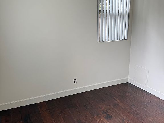 5th image of 4420 Matilija Ave