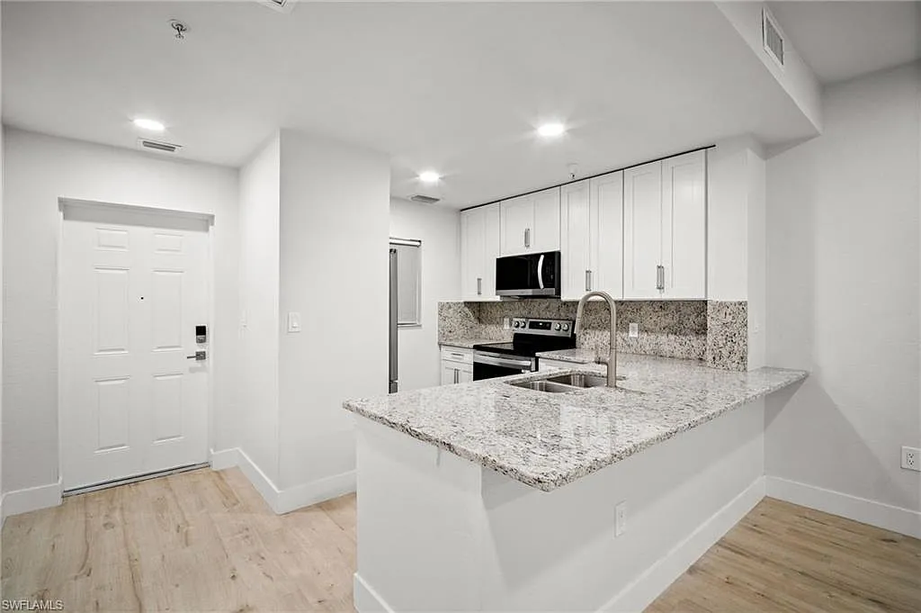2 bed, 2.0 bath, 915 sqft, $1,895 — Photo 4