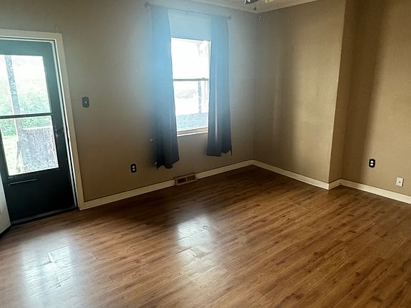 5th image of 104 Munson Ave