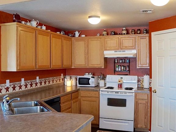 3rd image of 2475 NE Bobbi Pl