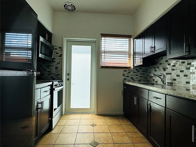 1905 Calais Dr #6 — Photo 10