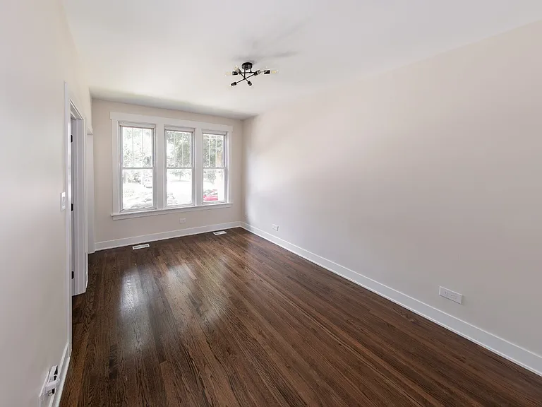3233 W Berteau Ave — Photo 6