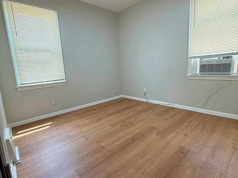 7615 Kenilworth Ave — Photo 12