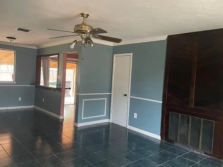 10751 Corona Ln — Photo 2